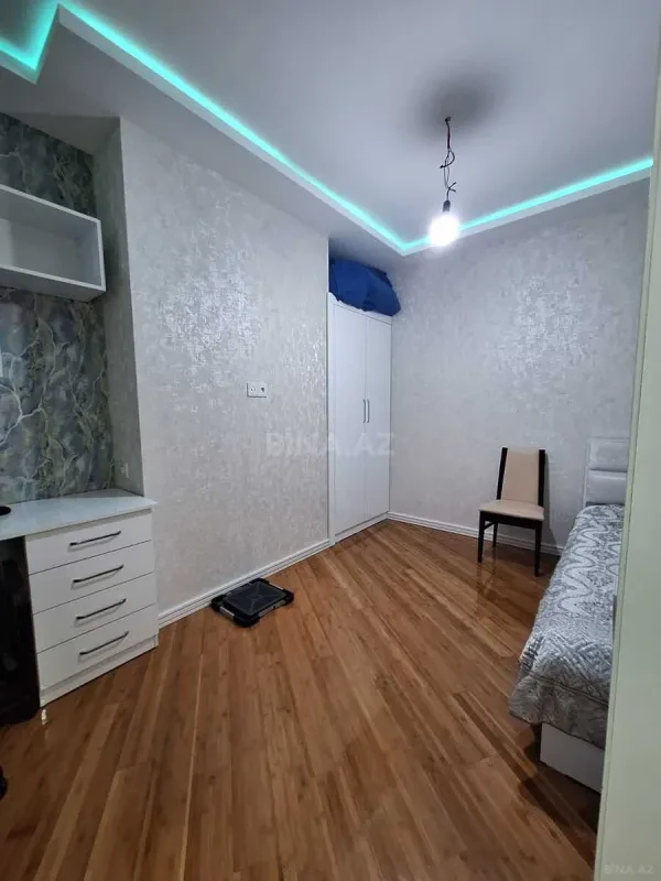 Satılır 4 otaqlı mənzil 130 m²