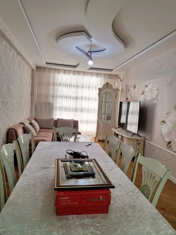 Satılır 4 otaqlı mənzil 130 m²