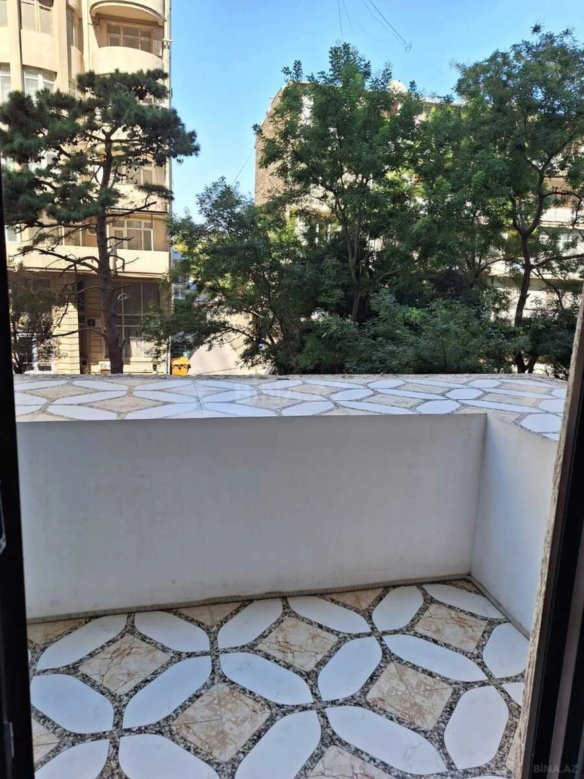 Satılır 4 otaqlı mənzil 130 m²