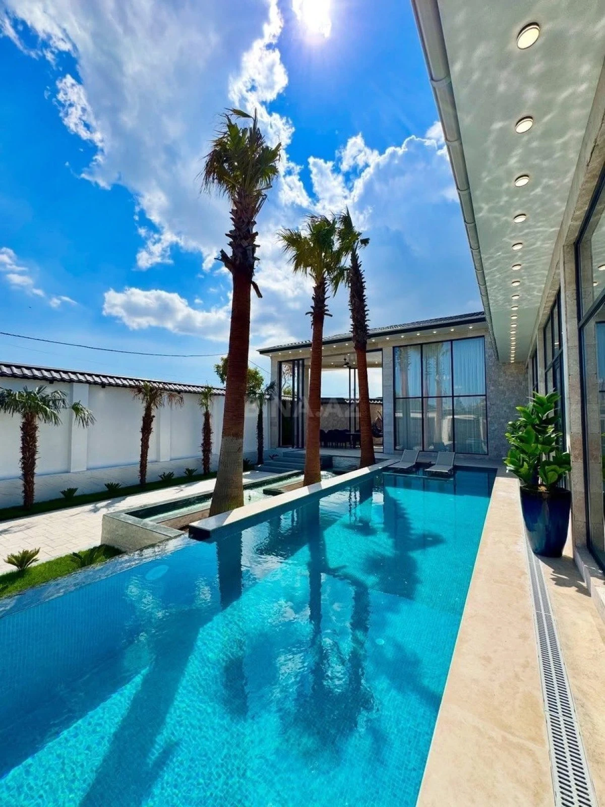 Kirayə verilir 5 otaqlı həyət evi 400 m²