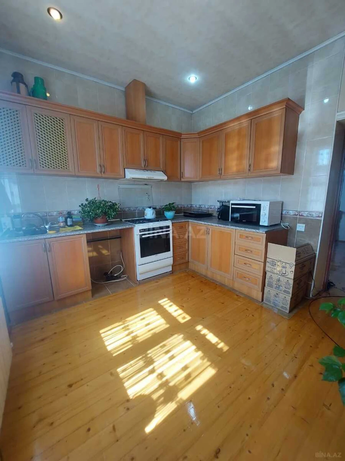 Satılır 6 otaqlı həyət evi 240 m²