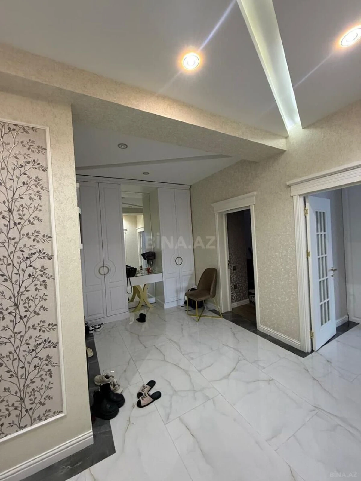 Kirayə verilir 4 otaqlı mənzil 115 m²