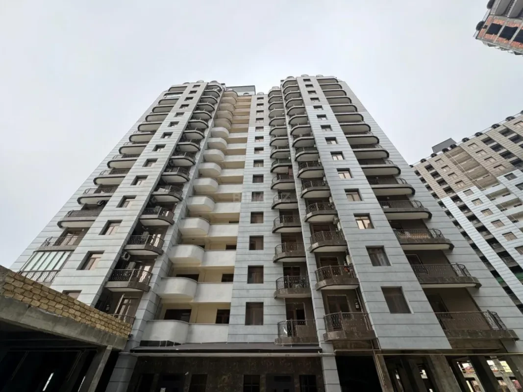 Satılır 2 otaqlı mənzil 99 m²