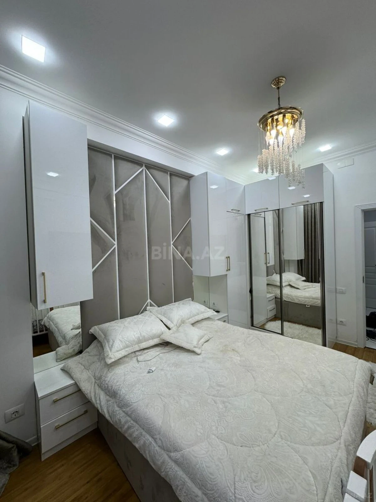 Satılır 2 otaqlı mənzil 70 m²