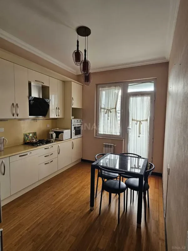 Kirayə verilir 2 otaqlı mənzil 70 m²