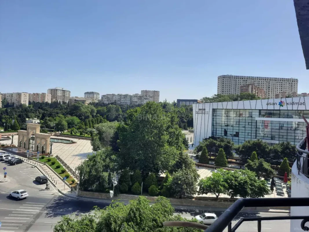 Satılır 4 otaqlı mənzil 115 m²