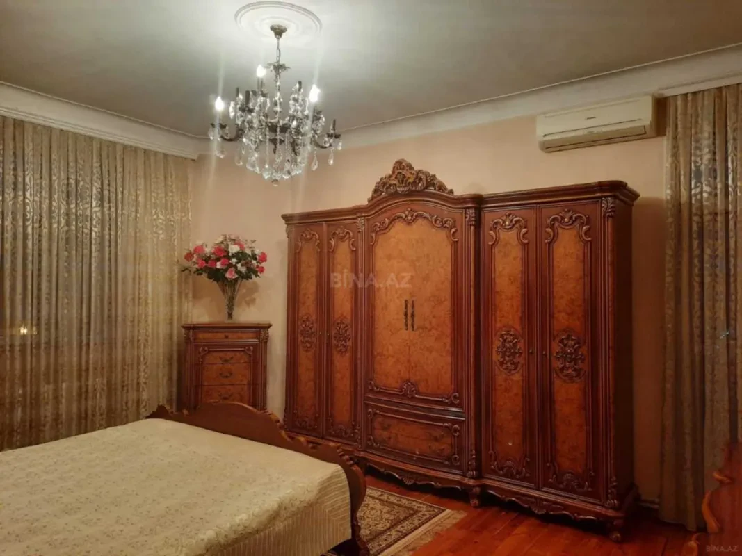 Satılır 4 otaqlı mənzil 115 m²