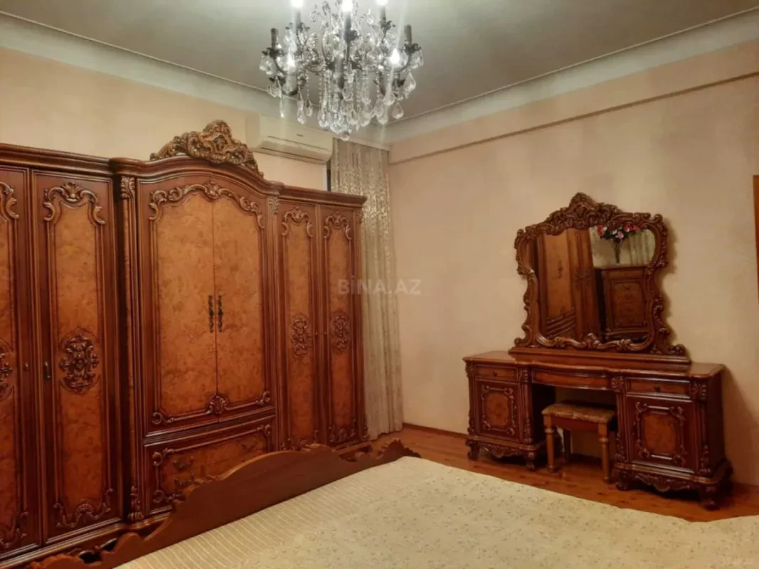 Satılır 4 otaqlı mənzil 115 m²