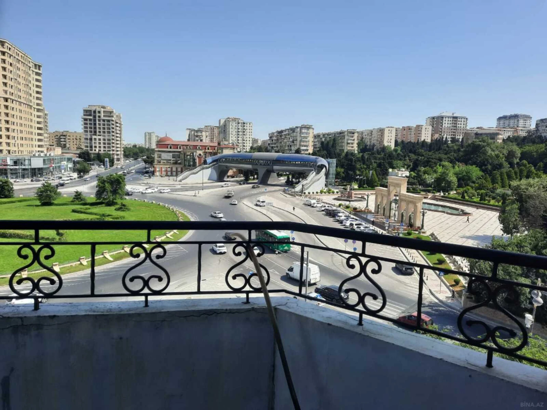 Satılır 4 otaqlı mənzil 115 m²