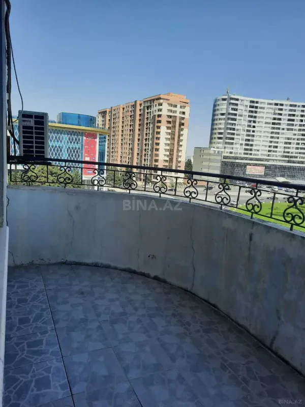 Satılır 4 otaqlı mənzil 115 m²