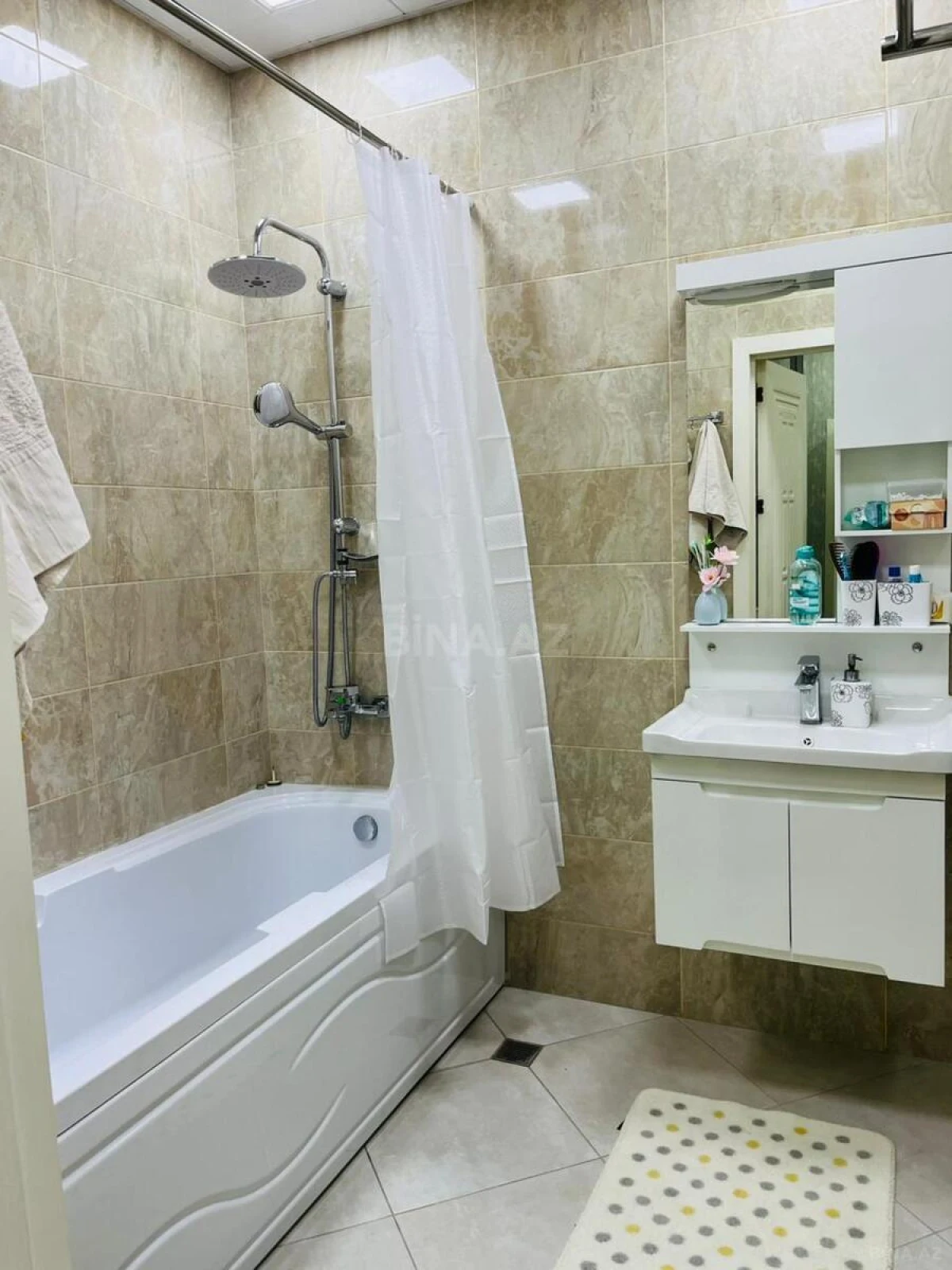 Satılır 4 otaqlı mənzil 200 m²