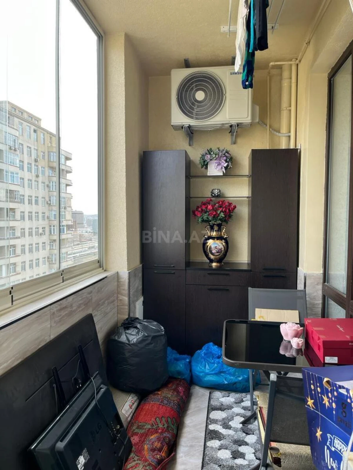 Satılır 4 otaqlı mənzil 200 m²