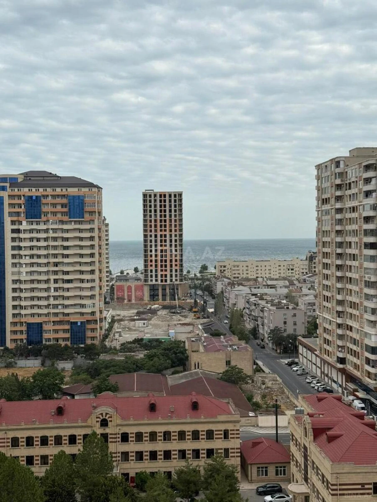 Satılır 2 otaqlı mənzil 81 m²