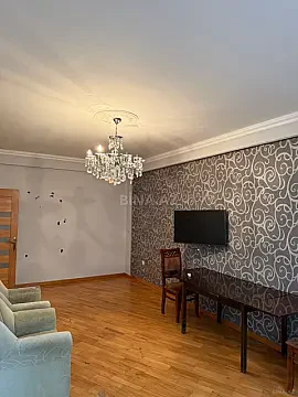 Kirayə verilir 2 otaqlı mənzil 85 m²