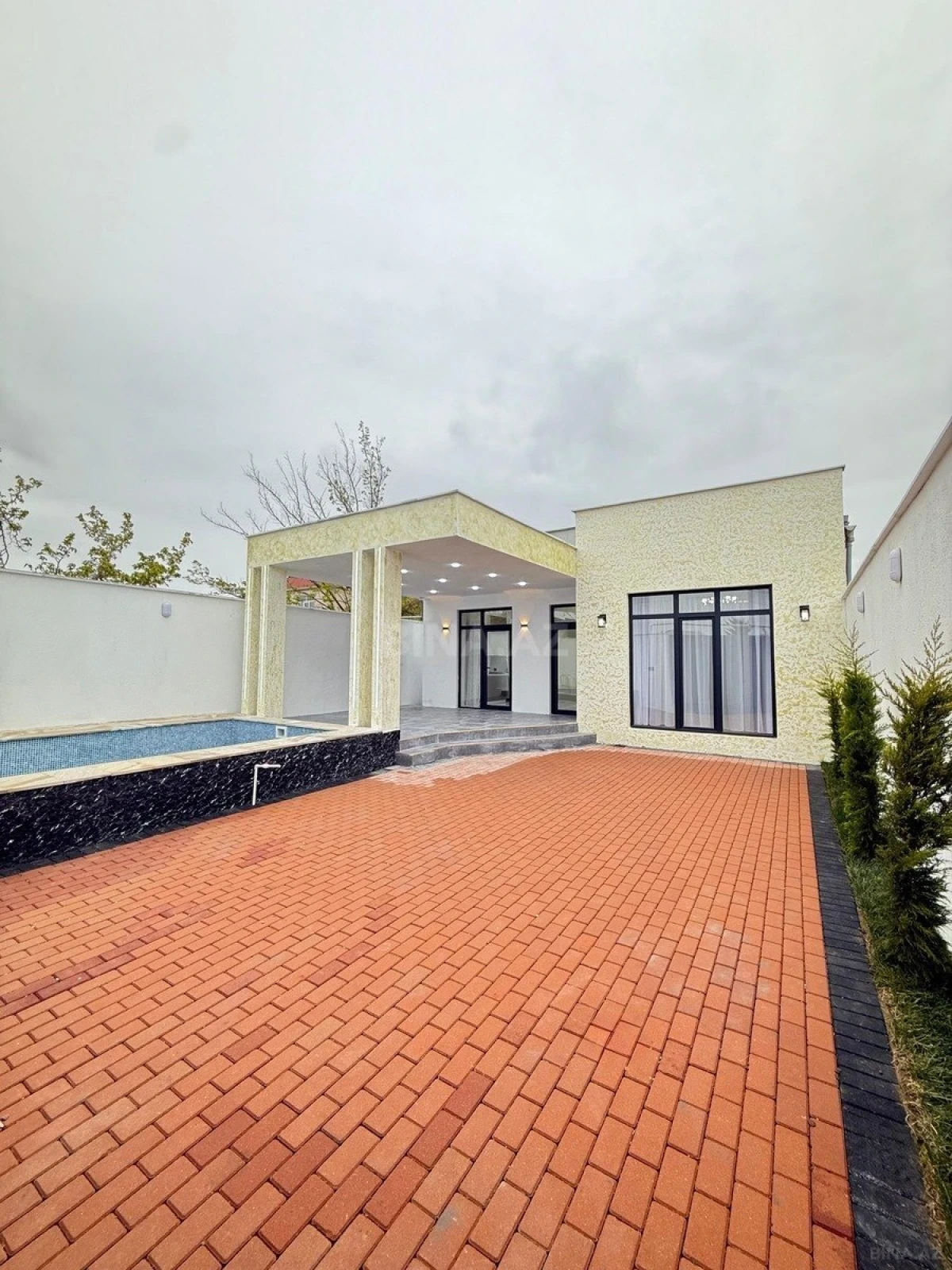 Satılır 4 otaqlı həyət evi 140 m²