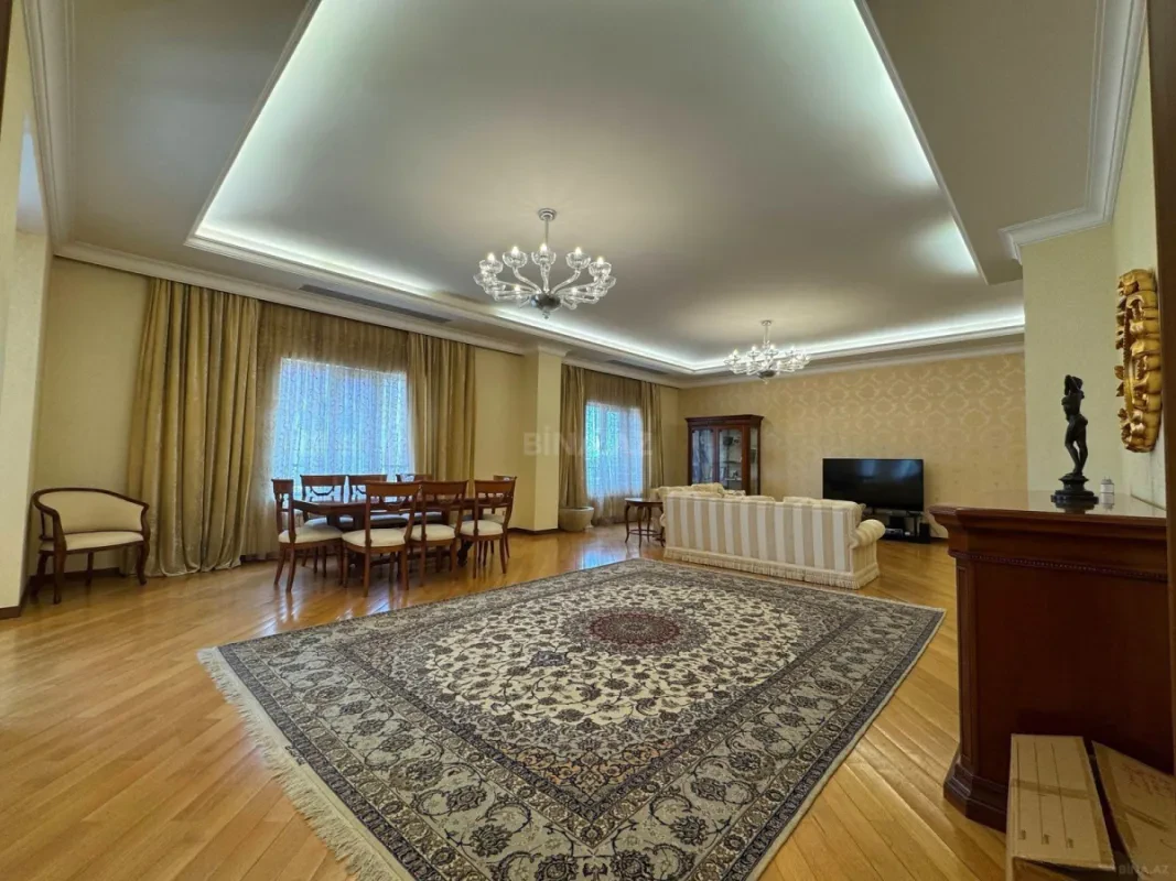 Satılır 5 otaqlı mənzil 390 m²