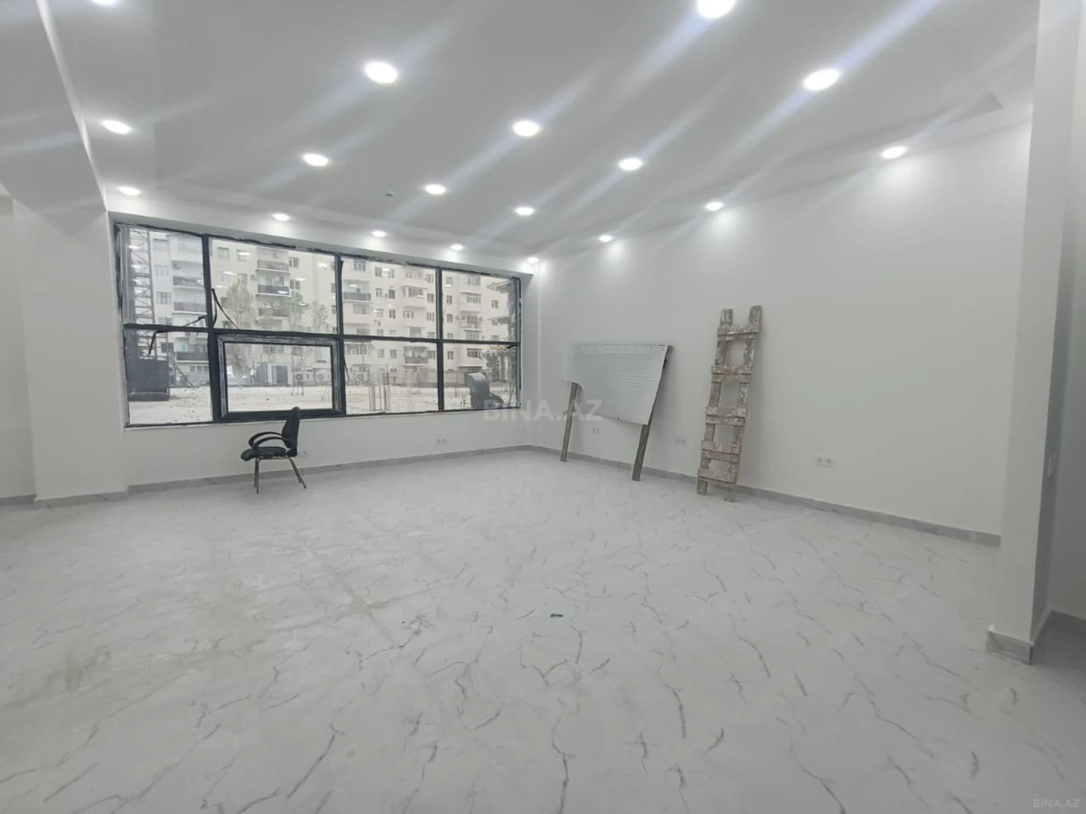 Kirayə verilir 1 otaqlı ofis 65 m²
