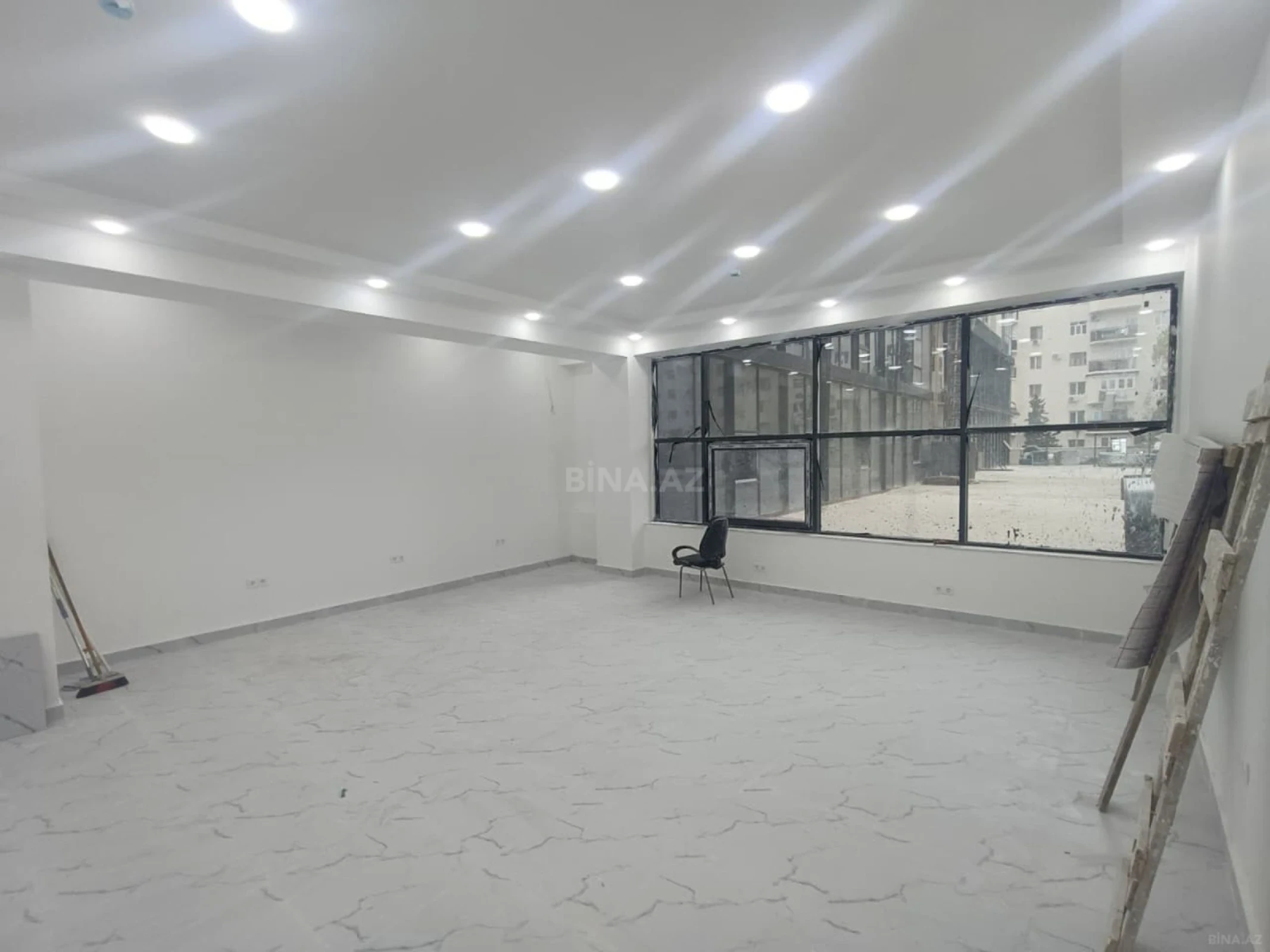 Kirayə verilir 1 otaqlı ofis 65 m²