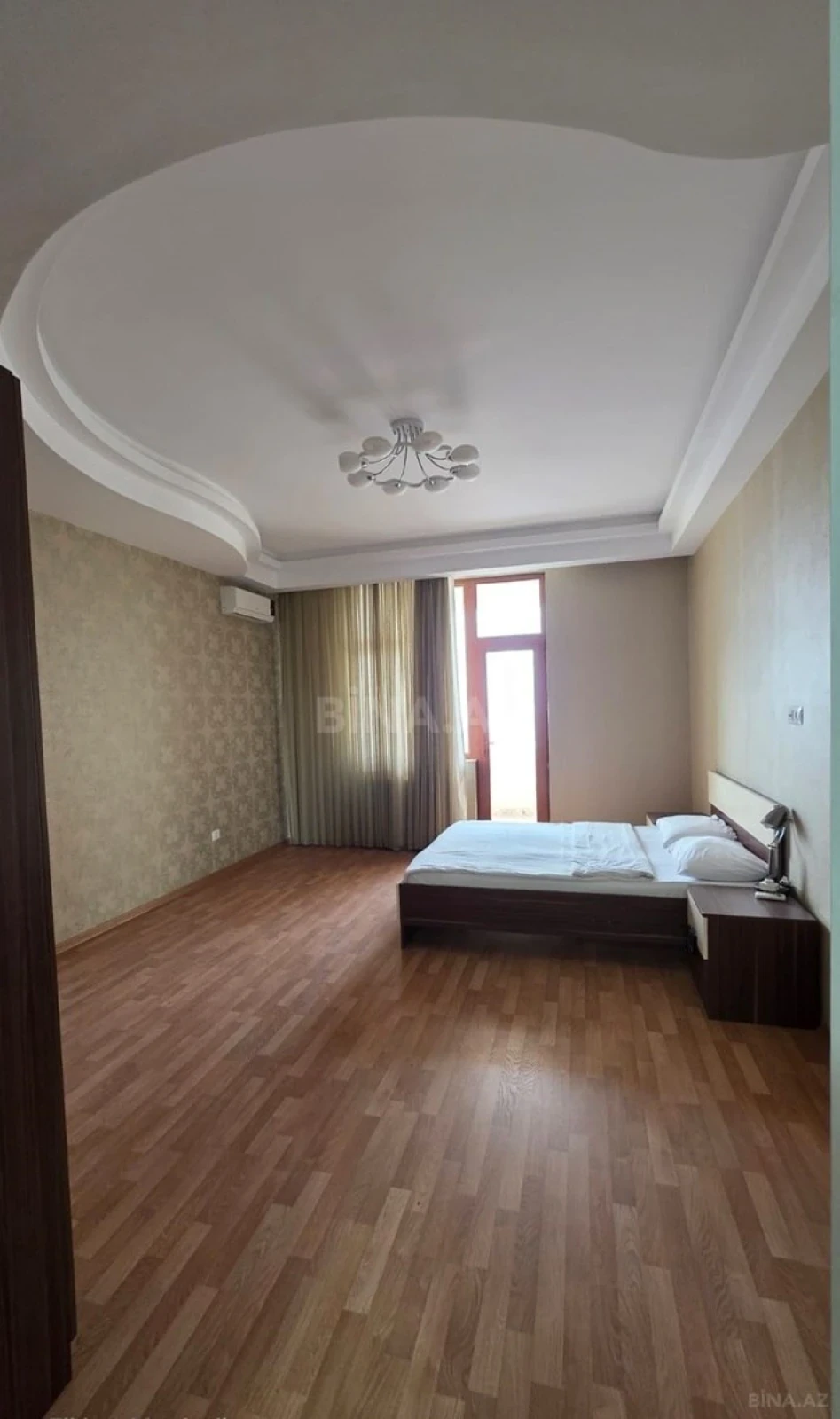 Kirayə verilir 4 otaqlı mənzil 200 m²