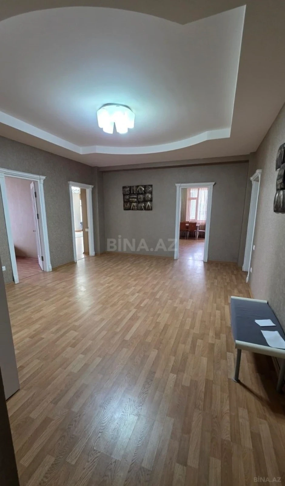 Kirayə verilir 4 otaqlı mənzil 200 m²