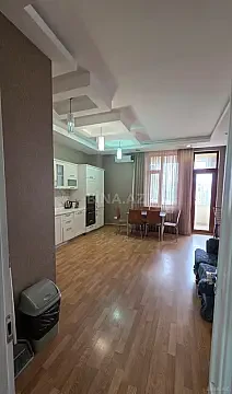 Kirayə verilir 4 otaqlı mənzil 200 m²