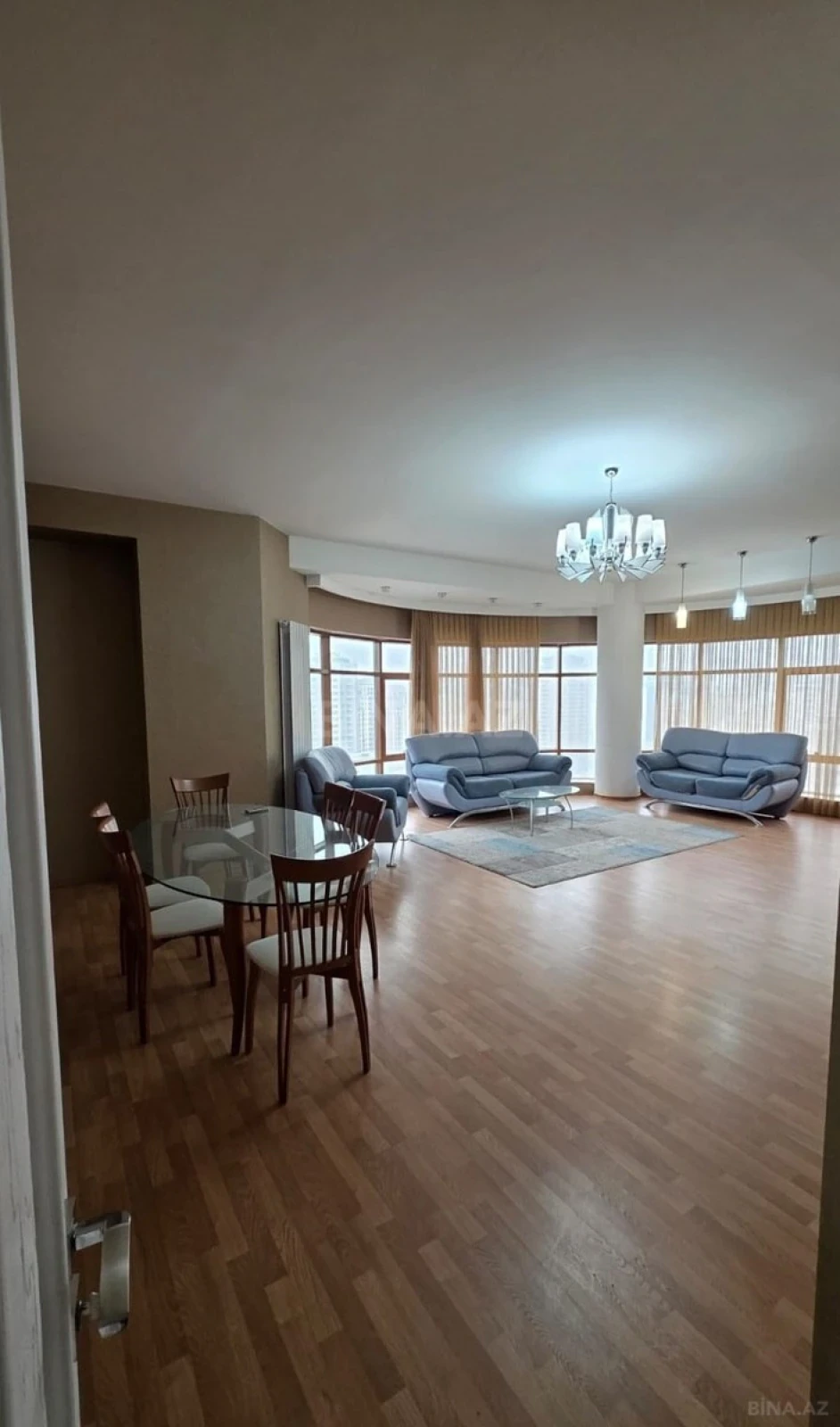 Kirayə verilir 4 otaqlı mənzil 200 m²