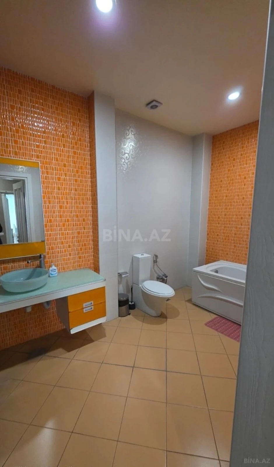 Kirayə verilir 4 otaqlı mənzil 200 m²
