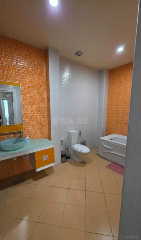 Kirayə verilir 4 otaqlı mənzil 200 m²