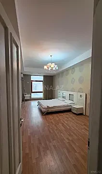 Kirayə verilir 4 otaqlı mənzil 200 m²