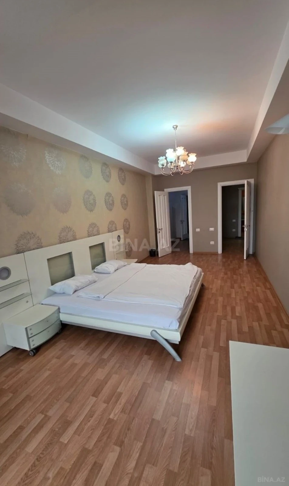 Kirayə verilir 4 otaqlı mənzil 200 m²