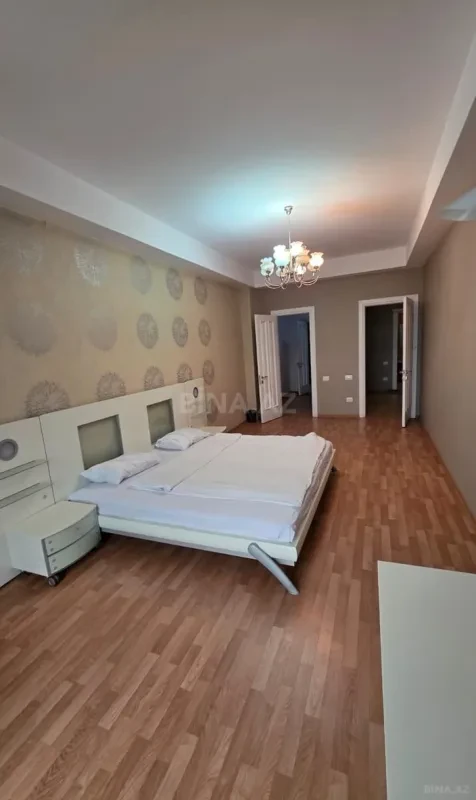 Kirayə verilir 4 otaqlı mənzil 200 m²