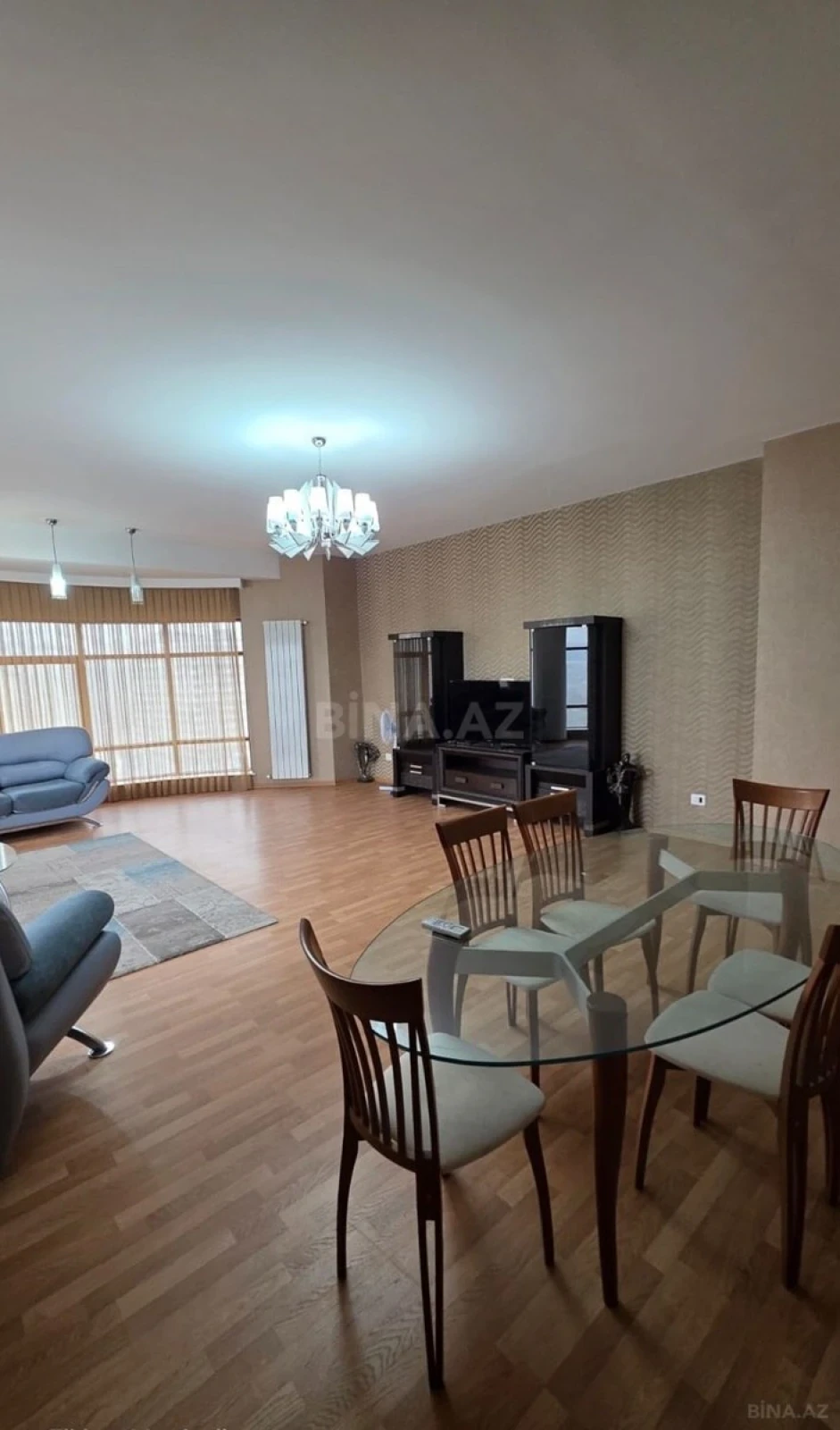 Kirayə verilir 4 otaqlı mənzil 200 m²
