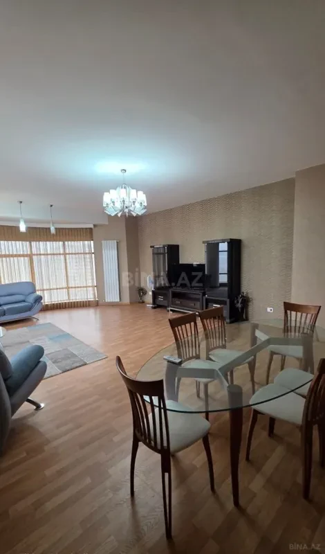 Kirayə verilir 4 otaqlı mənzil 200 m²
