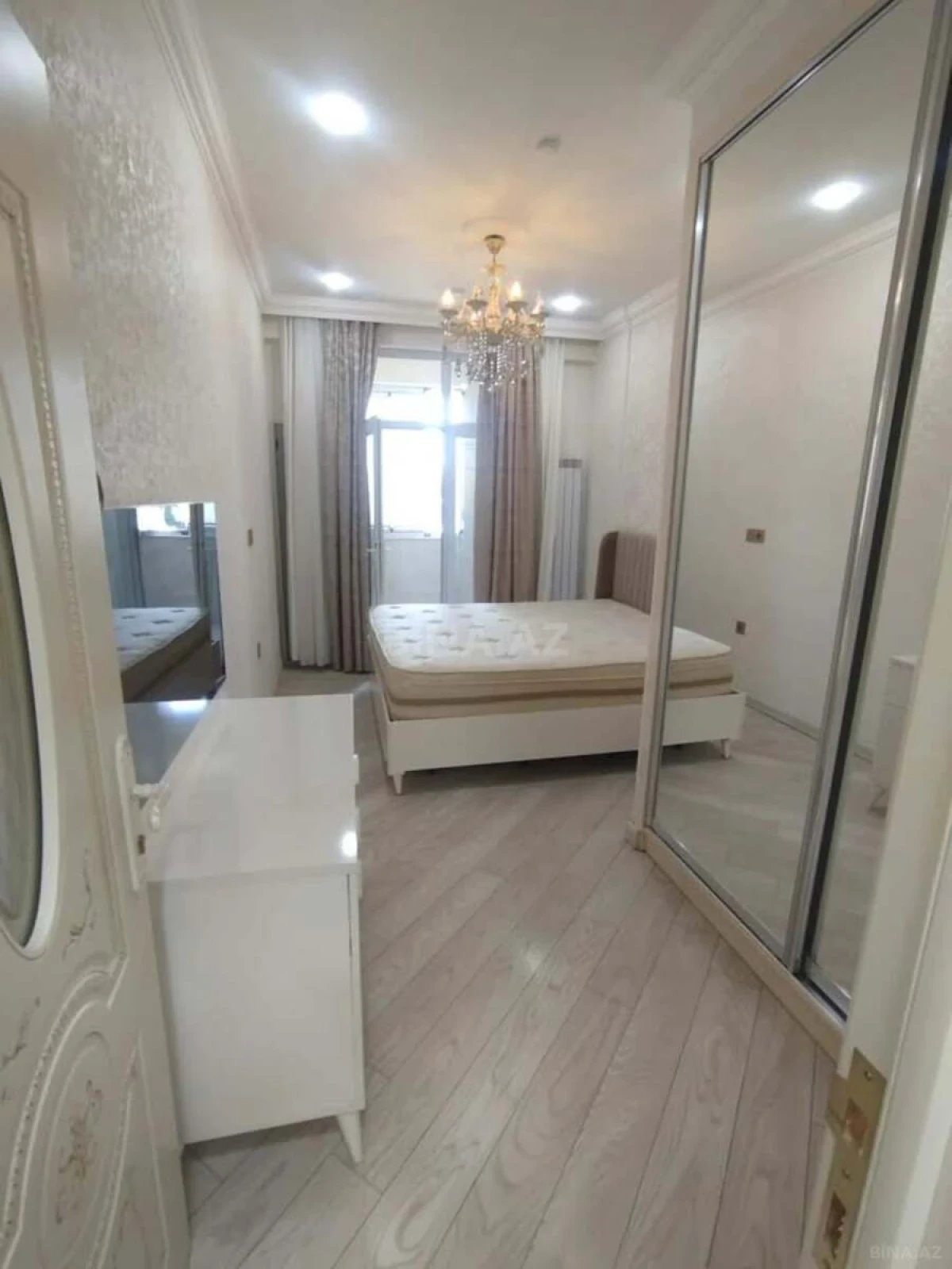 Kirayə verilir 2 otaqlı mənzil 74 m²