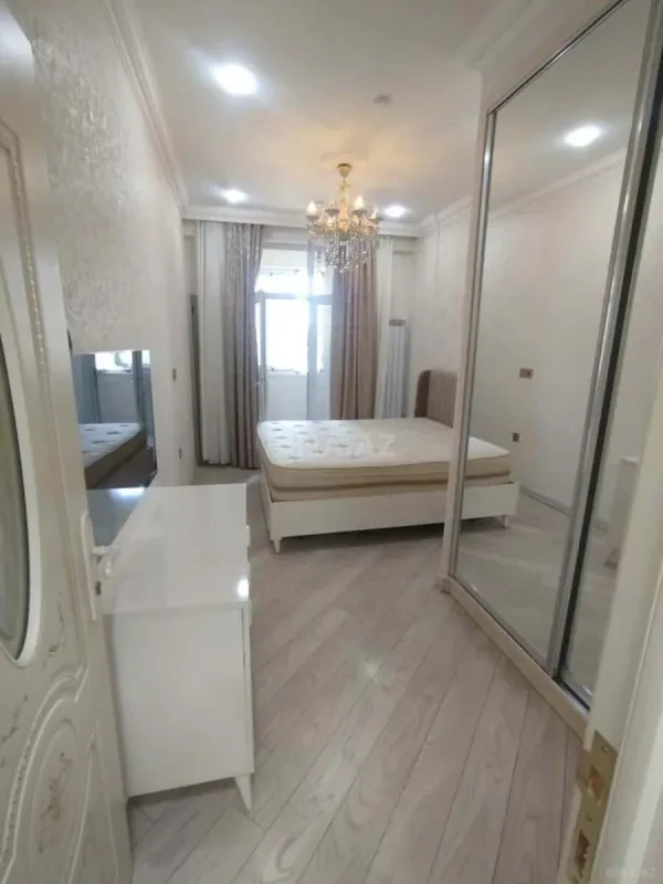 Kirayə verilir 2 otaqlı mənzil 74 m²