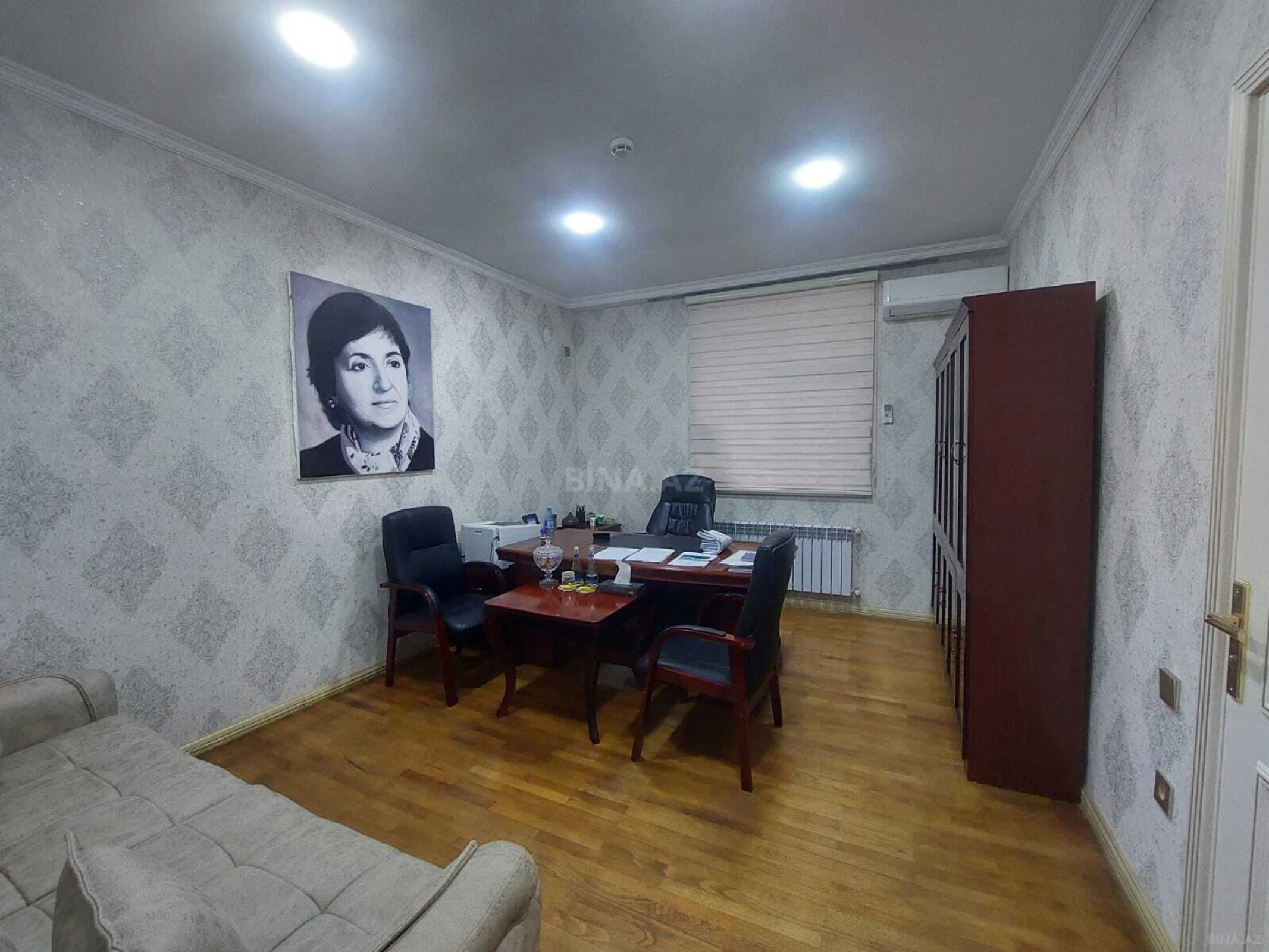Kirayə verilir 11 otaqlı ofis 300 m²