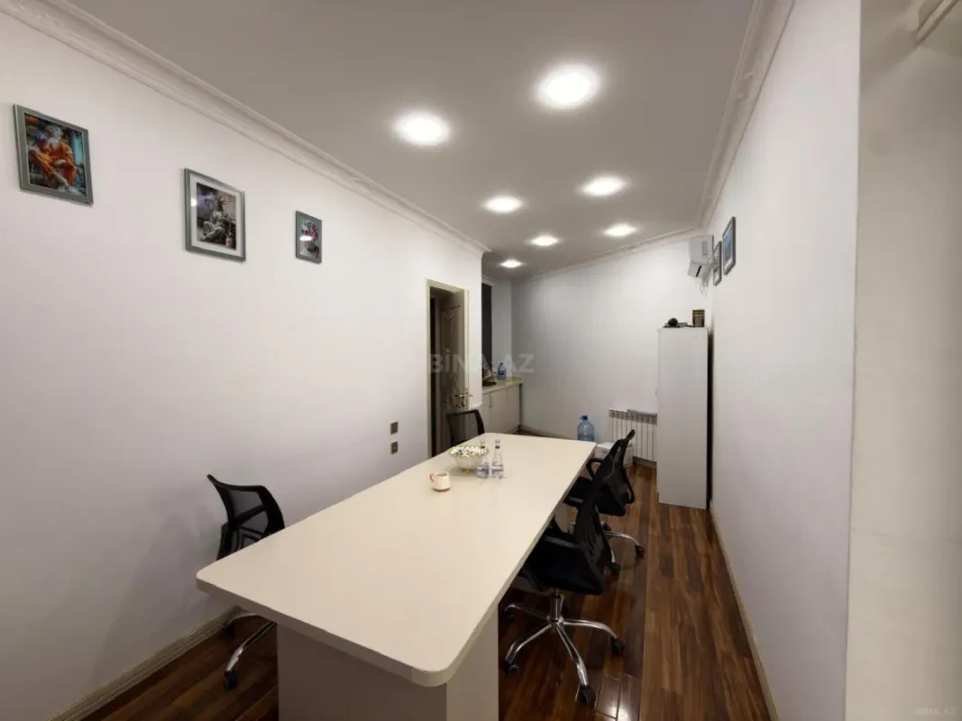 Kirayə verilir 11 otaqlı ofis 300 m²