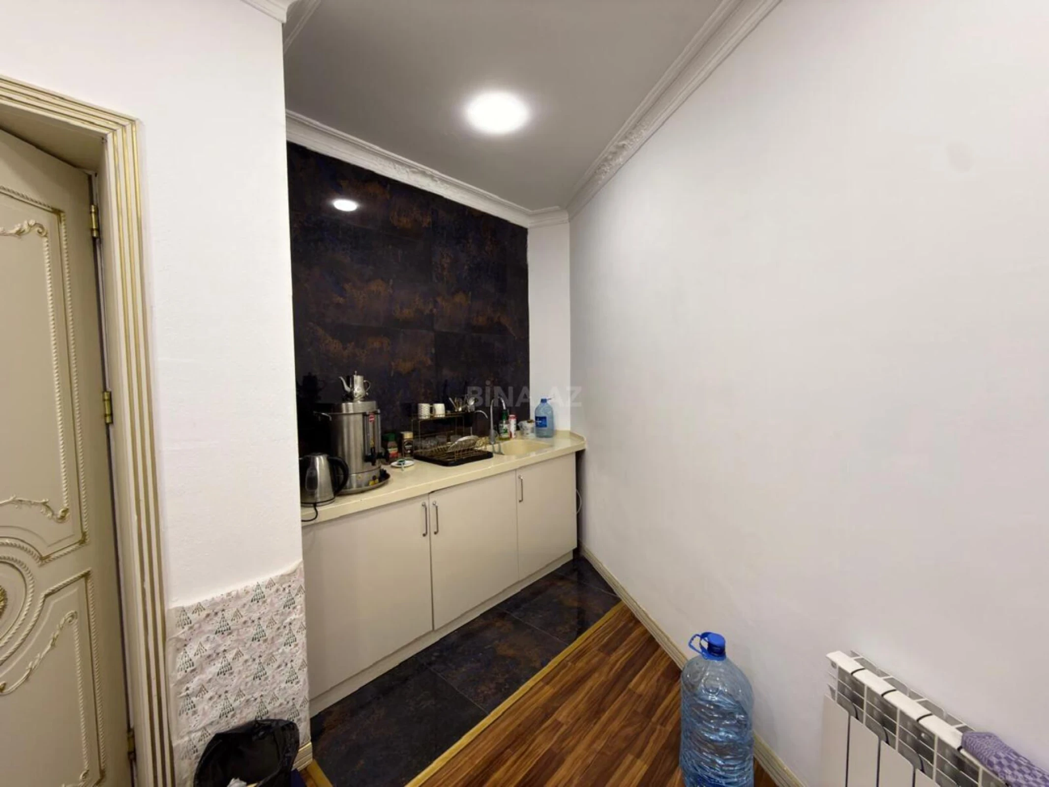 Kirayə verilir 11 otaqlı ofis 300 m²