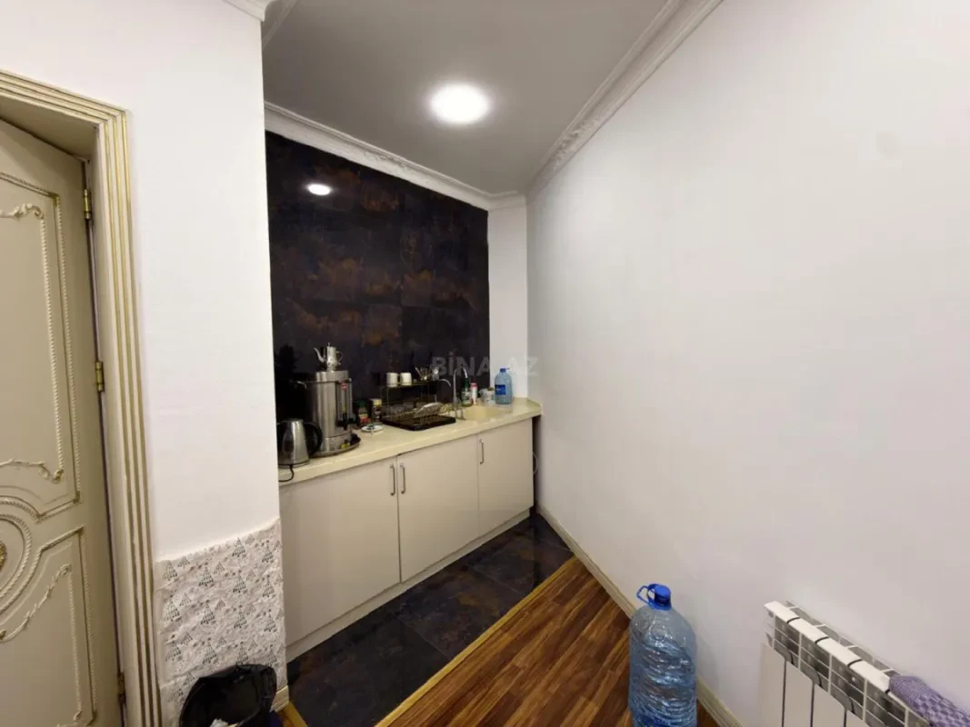 Kirayə verilir 11 otaqlı ofis 300 m²
