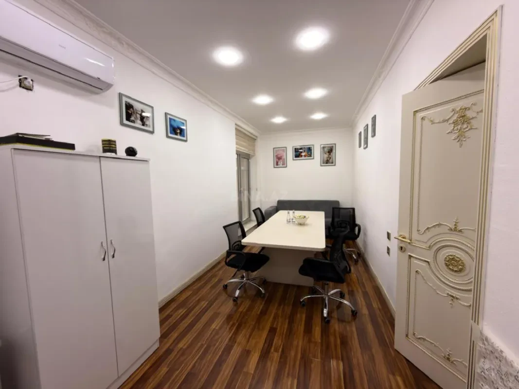 Kirayə verilir 11 otaqlı ofis 300 m²