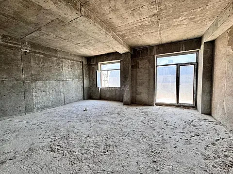 Satılır 4 otaqlı mənzil 162 m²