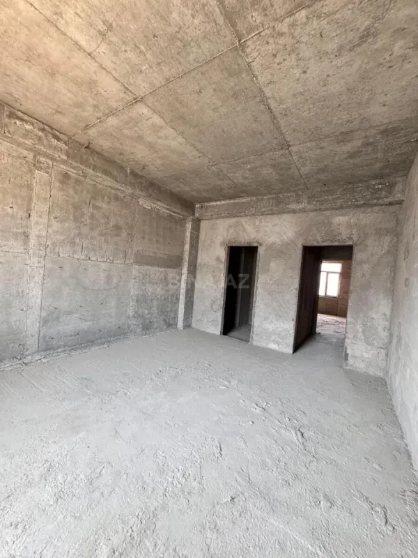 Satılır 4 otaqlı mənzil 162 m²