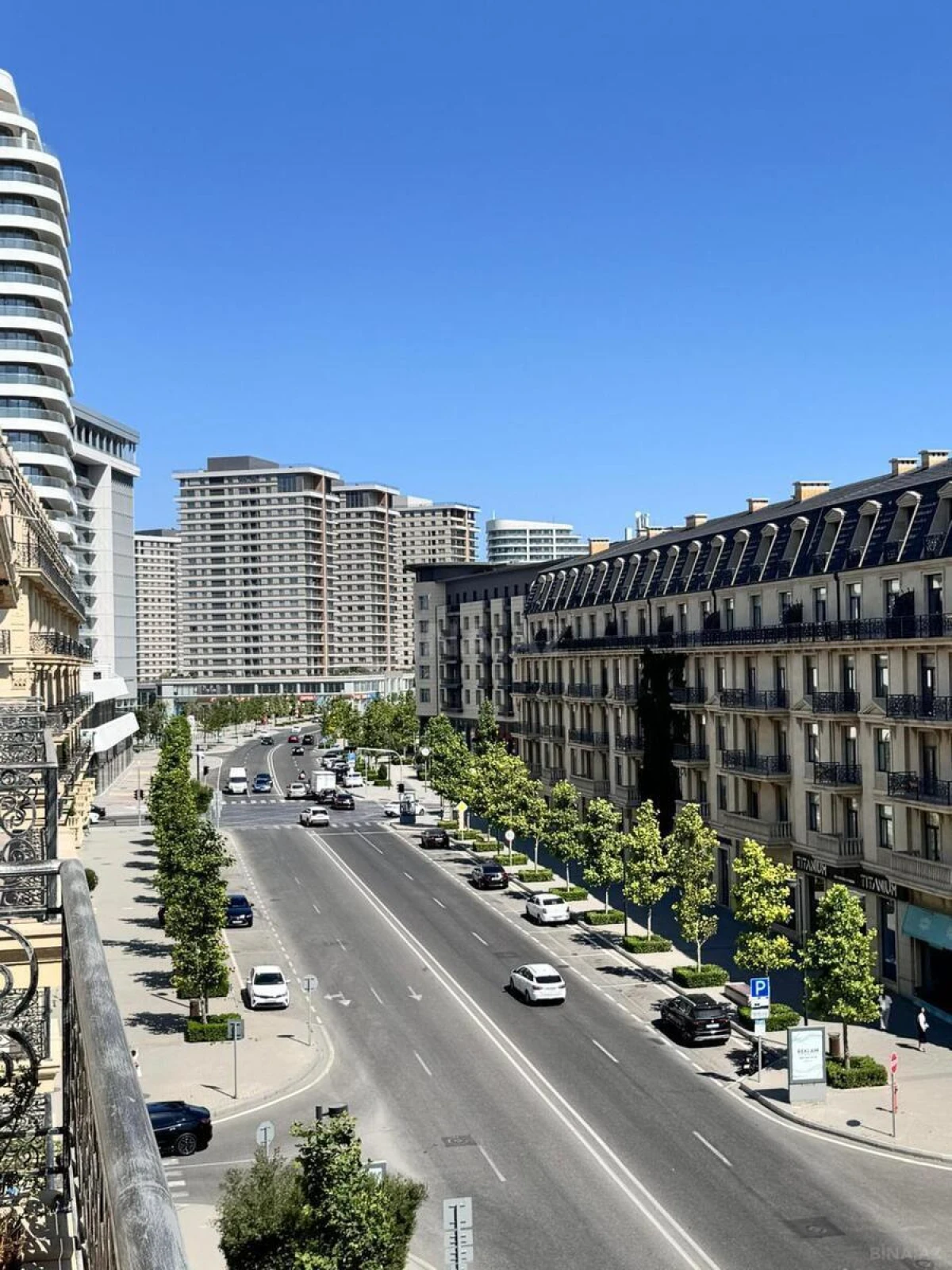 Satılır 4 otaqlı mənzil 162 m²