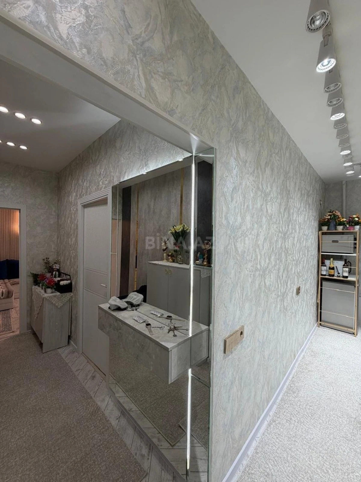 Satılır 2 otaqlı mənzil 65 m²