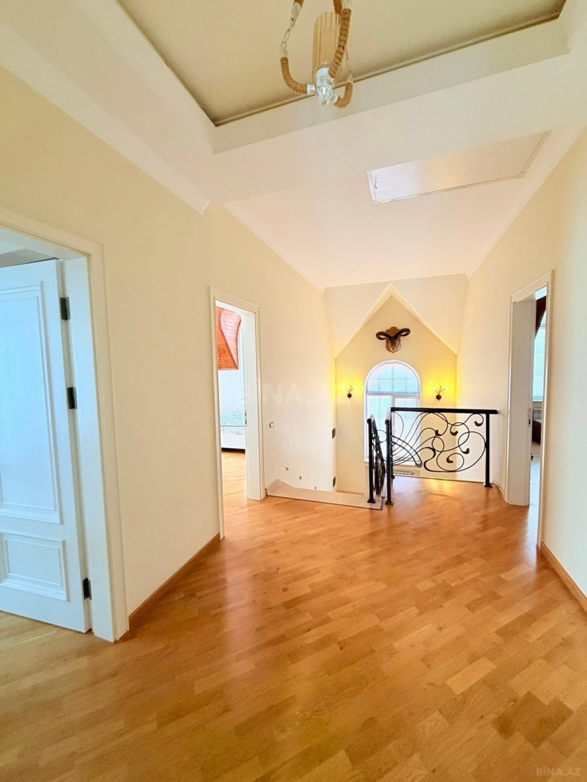 Kirayə verilir 6 otaqlı həyət evi 500 m²