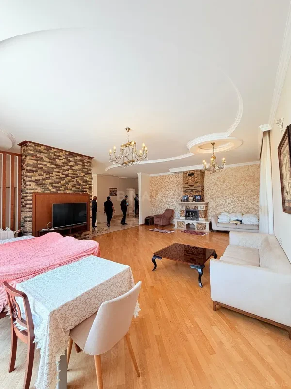 Kirayə verilir 6 otaqlı həyət evi 500 m²