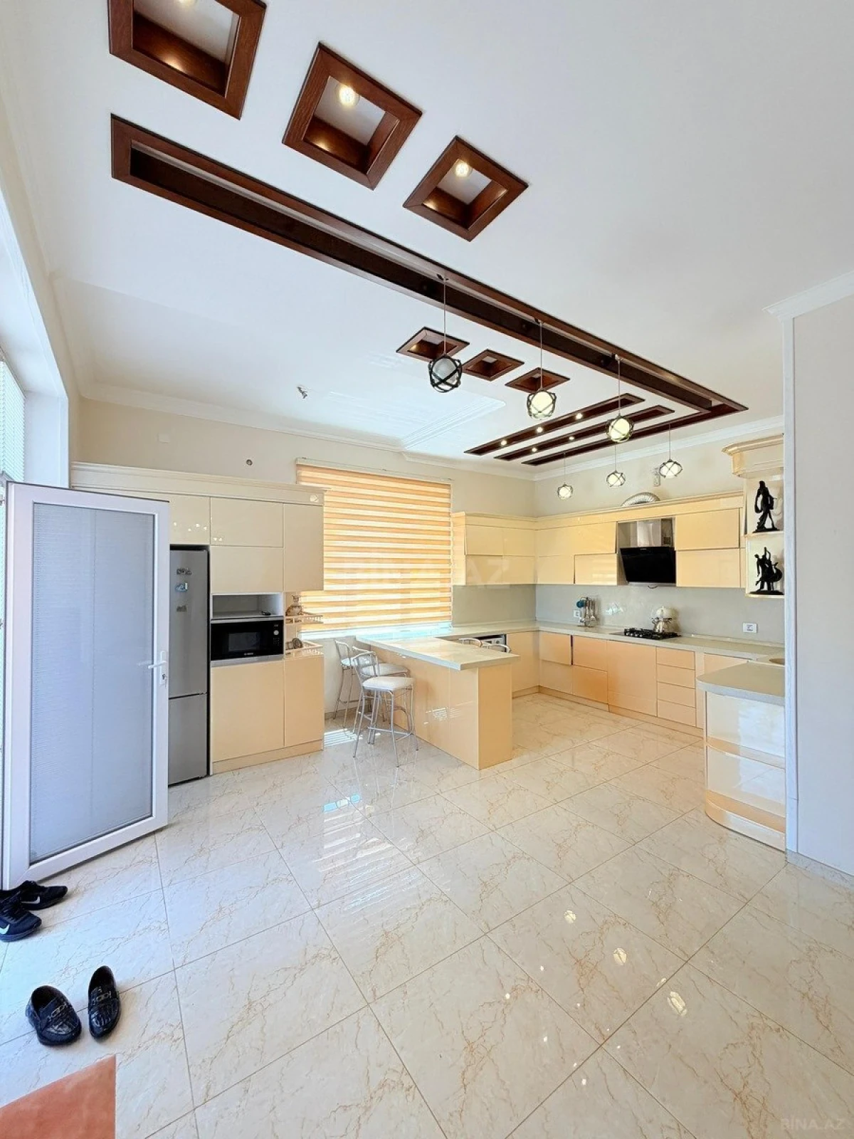 Kirayə verilir 6 otaqlı həyət evi 500 m²
