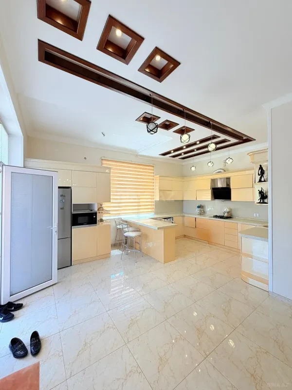 Kirayə verilir 6 otaqlı həyət evi 500 m²