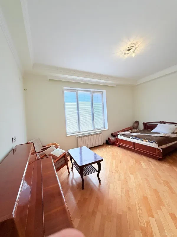 Kirayə verilir 6 otaqlı həyət evi 500 m²