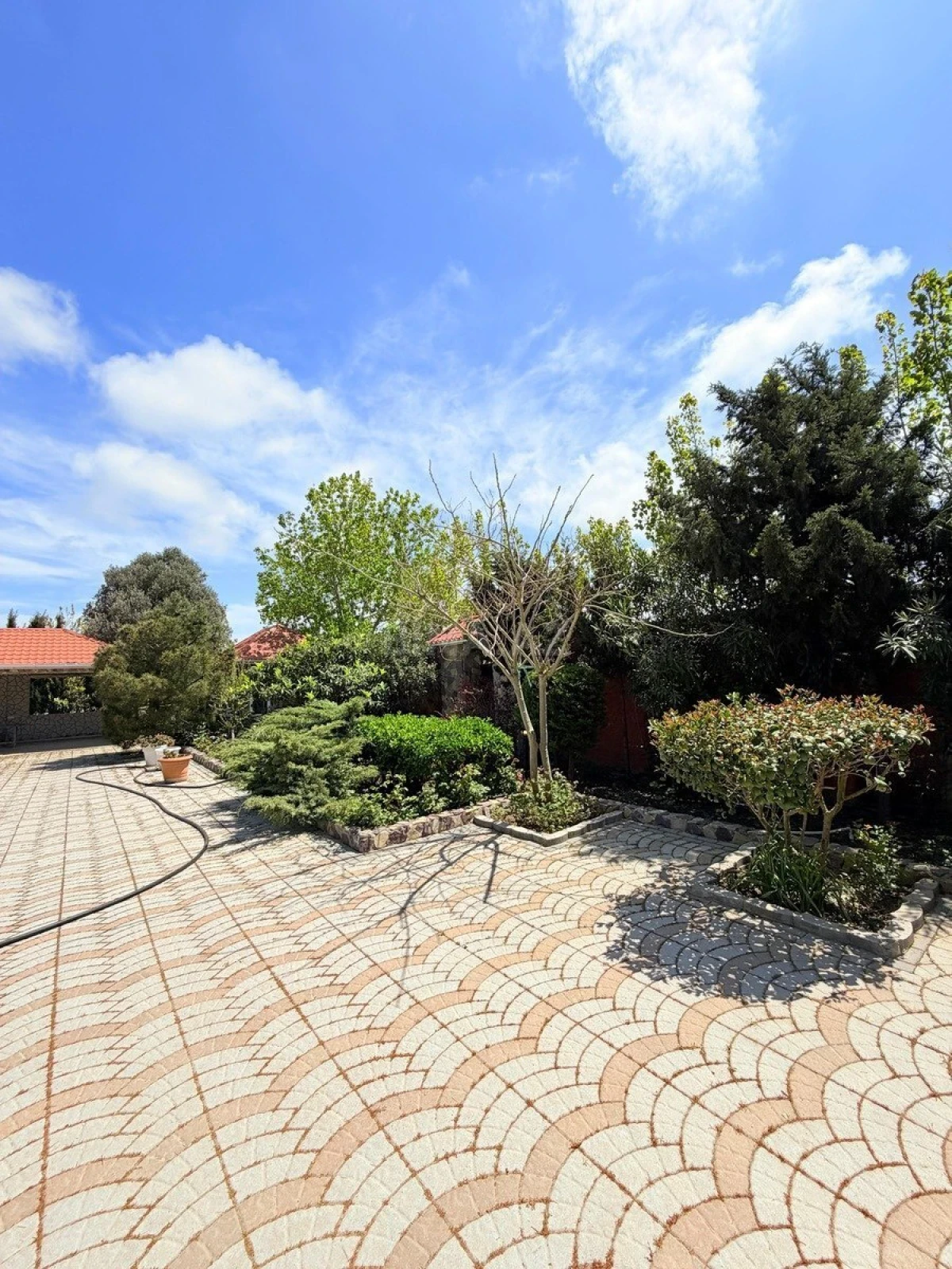 Kirayə verilir 6 otaqlı həyət evi 500 m²